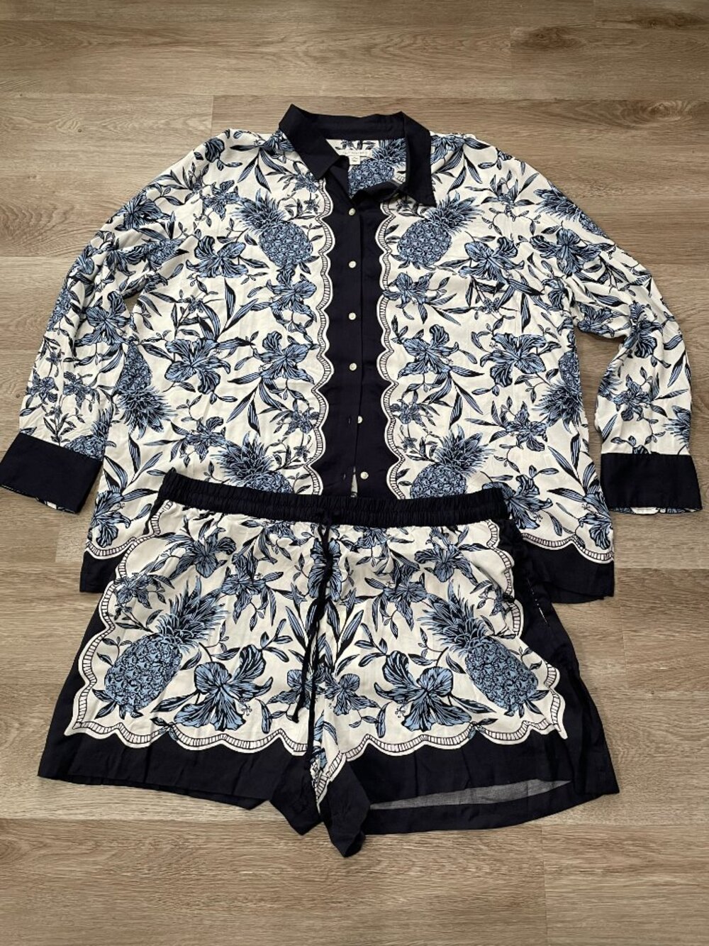 Pineapple Shirt and Shorts - Picture 15 of 16